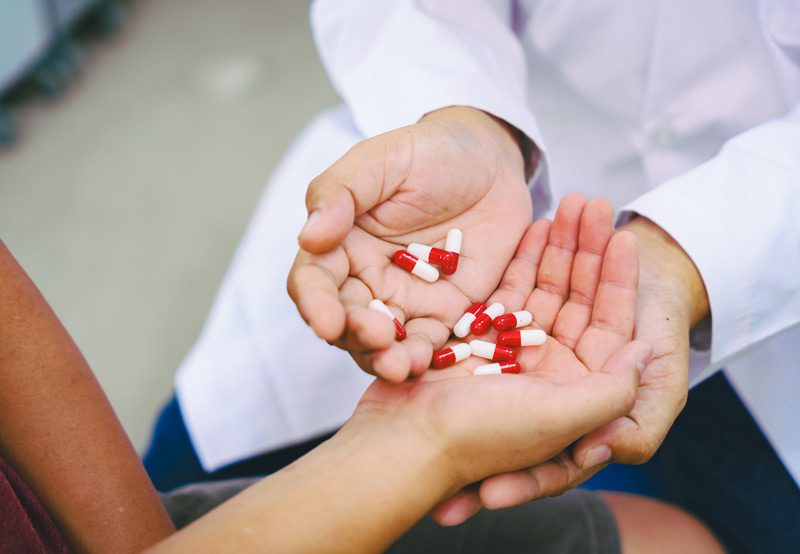 Doctor-consulting-with-patient