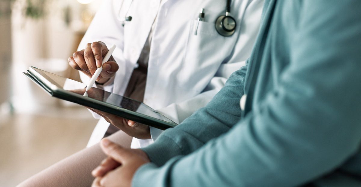 Doctor-consulting-with-patient