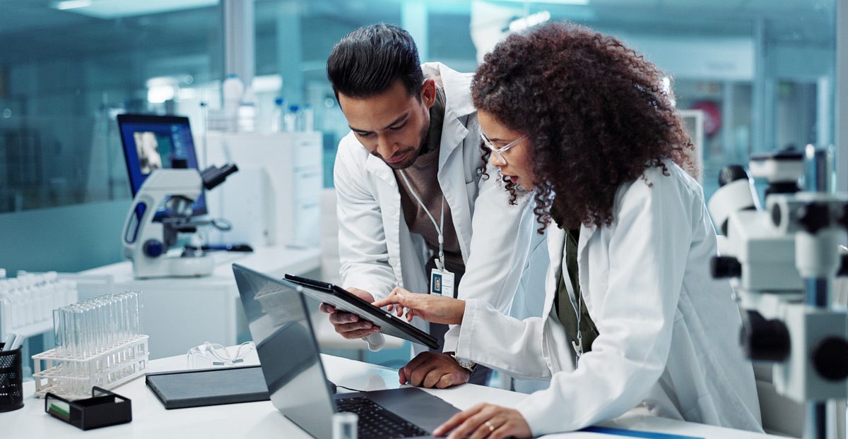 Scientists-working-in-lab-for-research